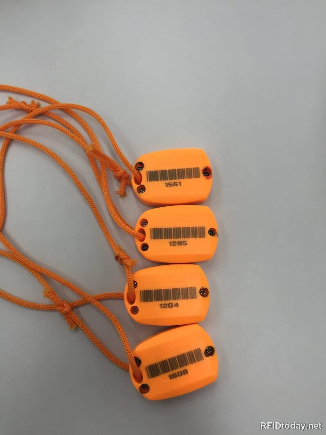 แท็ก RFID สำหรับติดรถยนต์ พร้อมบาร์โค้ดและหมายเลขประจำแท็ก